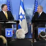 O secretário de Estado dos EUA, Mike Pompeo, com Benjamin Netanyahu