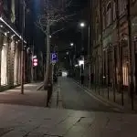 Uma rua vazia graças às medidas de isolamento na cidade do Porto