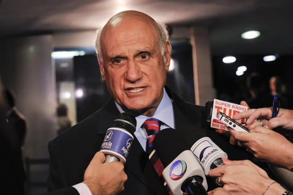 Eleições adiadas para novembro