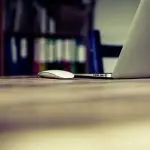 Apple - empresa - trilhão - ações