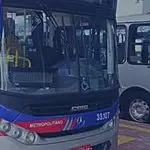 ônibus pernas abertas