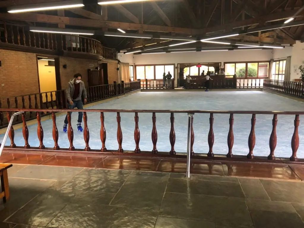 Patinação no gelo em Monte Verde
