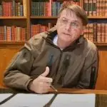 bolsonaro fala em prisão espetaculosa de queiroz