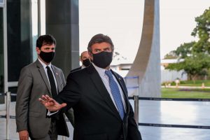 fux demite funcionário