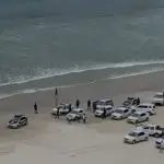 policiais x banhistas - guarujá