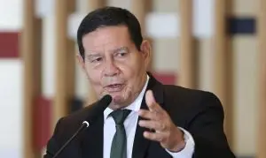 Mourão manda mensagem a Alckmin e oferece casa