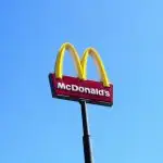 McDonald's e outras franquias devem manter a cebola em seus cardápios | Foto: JJBers/Flickr