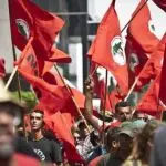 abril vermelho