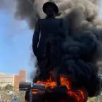 estátua escravocrata rio | Estátua de Borba Gato é incendiada em São Paulo, em 2021 | Foto: Reprodução/Redes Sociais