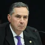 Barroso prorroga investigação contra Bolsonaro