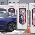 lucro tesla elétrico