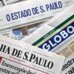 Exemplares da grande mídia impressa brasileira, ainda influente na formação da opinião pública nacional | Foto: Abrap/Divulgação