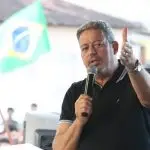 Governistas querem manter Lira na presidência da Câmara