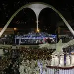 Desfile de Carnaval na avenida Marquês de Sapucaí