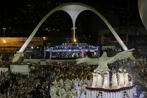 Desfile de Carnaval na avenida Marquês de Sapucaí