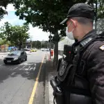 câmera no uniforme