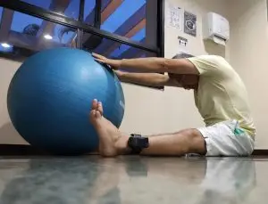 Jornalista Wellington Macedo durante sessão de fisioterapia