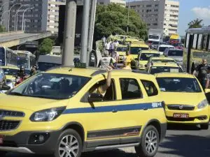 taxistas e caminhoneiros