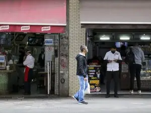 Confiança dos comerciantes cai 1,9% em novembro, mostra CNC