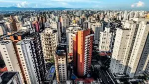 Aluguel residencial acelera em abril e registra maior alta em 12 meses, aponta FipeZAP