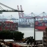 Porto de Santos simboliza as importações e as exportações que compõem a balança comercial brasileira