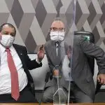 Senadores Omar Aziz e Renan Calheiros