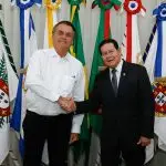 Presidente da República, Jair Bolsonaro, transmite o cargo ao vice-presidente, Hamilton Mourão, por ocasião da viagem oficial para à Rússia