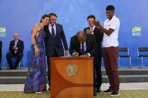 Presidente Jair Bolsonaro encaminha ao Congresso o projeto de lei que cria o Plano Nacional do Desporto