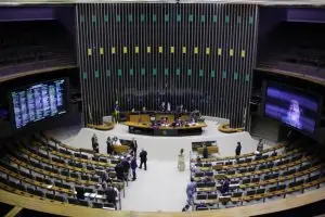 Plenário da Câmara dos Deputados analisa PEC
