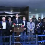 Da esquerda para a direita: ex-ministra do Meio Ambiente, Izabella Teixeira; ex-ministro do Meio Ambiente, Carlos Minc; senador Randolfe Rodrigues; presidente do Senado, Rodrigo Pacheco; e ex-ministro do Meio Ambiente, José Sarney Filho