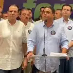 Em primeiro plano, prefeito do Rio de Janeiro, Eduardo Paes, e ex-presidente da OAB Felipe Santa Cruz