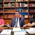 Presidente Jair Bolsonaro durante live