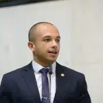 Douglas Garcia entra no MPF contra Rede e Randolfe por uso de assessora
