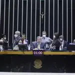 Câmara pode blindar gestores que não investiram o mínimo em educação em 2020 e 2021
