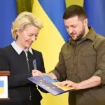 Presidente da Comissão Europeia, Ursula von der Leyen, e presidente da Ucrânia, Volodymyr Zelensky