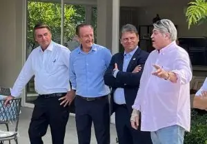 Da direita para a esquerda: presidente Jair Bolsonaro, ex-presidente da Fiesp Paulo Skaf, pré-candidato ao governo de São Paulo Tarcísio Gomes de Freitas e apresentador de TV José Luiz Datena