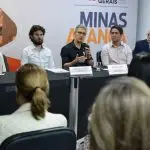 Ao centro, governador de Minas Gerais, Romeu Zema