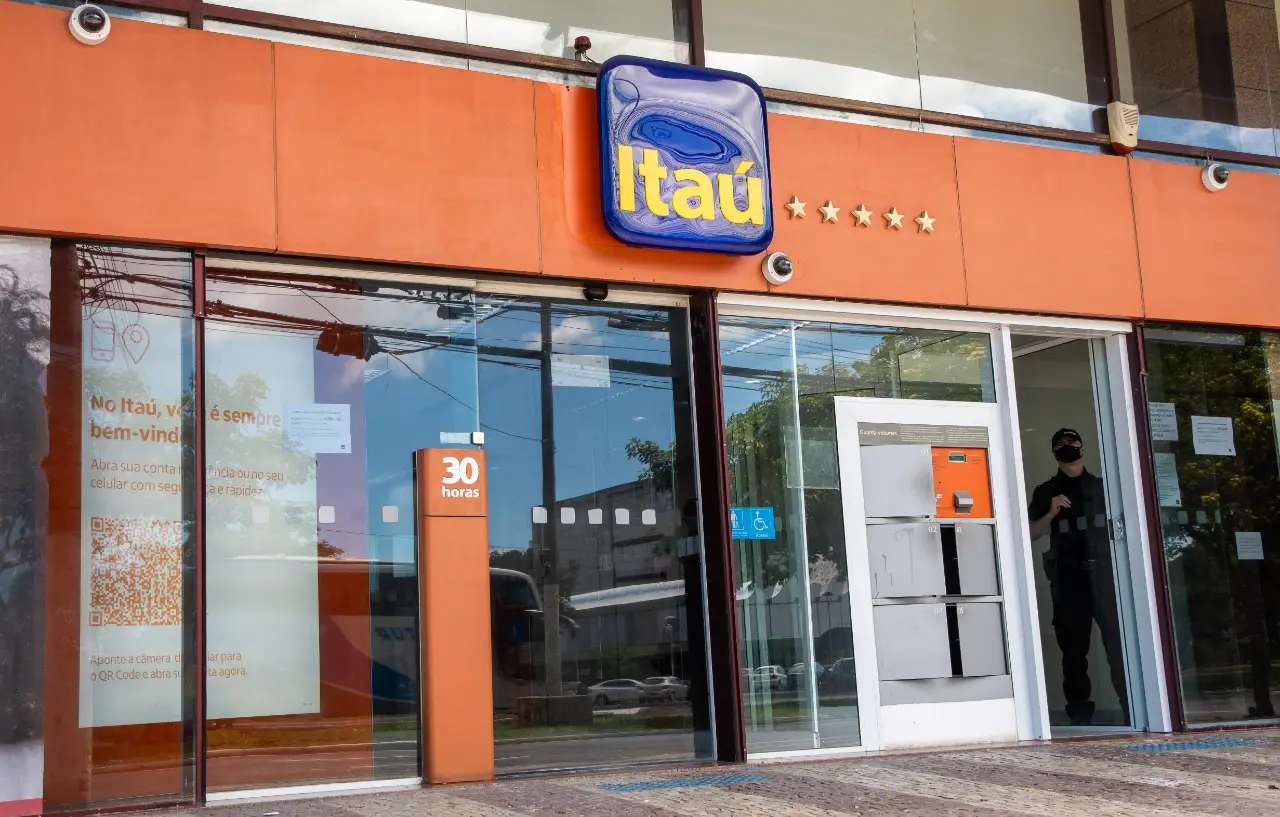 Fachada do banco Itaú em Vitoria, Espirito Santo, Brasil