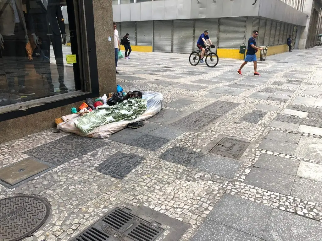 População em situação de rua quase dobra no governo Lula