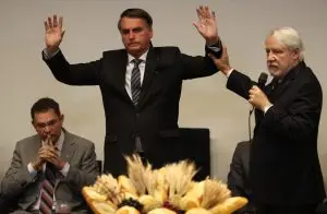 Em culto na Câmara, Bolsonaro diz que luta é do bem contra o mal