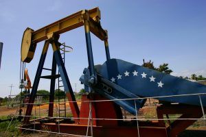 Venezuela -lagunillas-18-03-2015-,An,Oil,Extraction,Pumps,Are,Seen,At,Oil,Fiel petróleo dólar irã israel