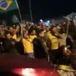 policial apoia manifestantes