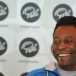 Pelé melhora