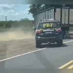 polícia persegue sequestradores