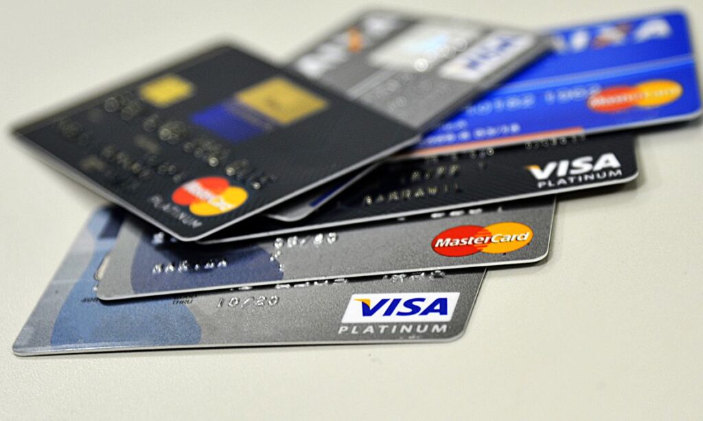Juro Cartão Crédito Bancos elevam expectativa de crescimento do crédito para 8,2%