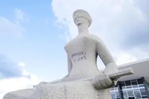 vandalismo autoritarismo