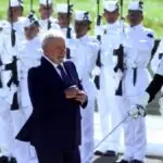 Lula dispensou militares