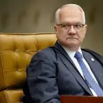 Fachin linguagem neutra escolas