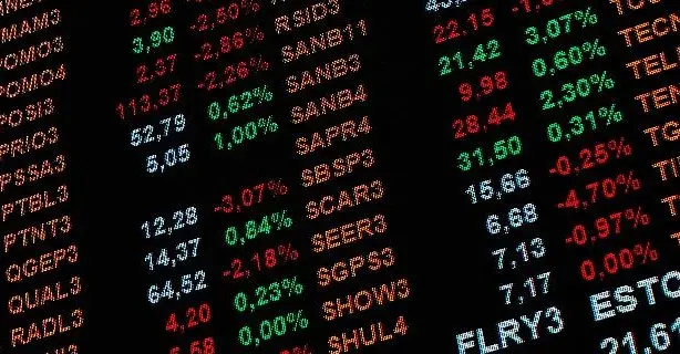 Investidores perderam confiança na capacidade do governo Lula de conter crise fiscal, diz Bloomberg