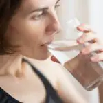 beber água